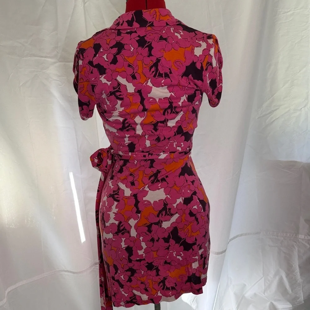 Diane Von Furstenberg CollaredShort Sleeved Floral Wrap Dress in Pink and Purple - Picture 8 of 13